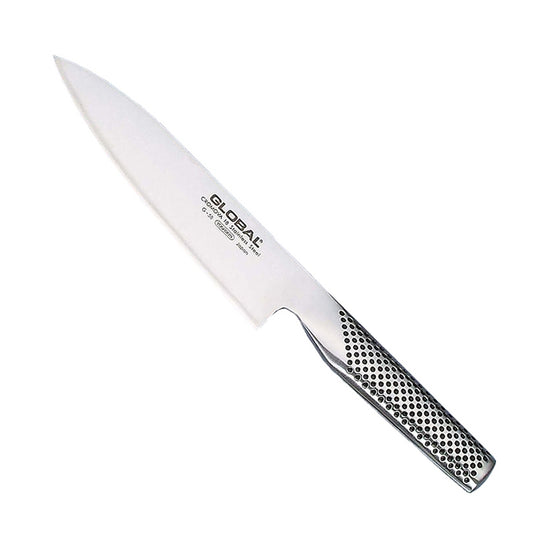 Coltello multiuso per eccellenza per uso casalingo o professionale. I coltelli Global sono realizzati con il miglior acciaio inossidabile: le lame sono in CROMOVA, uno speciale acciaio inox, temperato a 56°-58°C Rockwell. In negozio e online su tuttochic.live