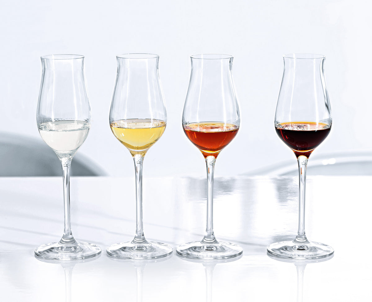 Set di 4 calici per digestivi (Spirits, Grappa, Cognac, Herbal Liqueur) in vetro cristallino. Dimensioni: mm 58 x 197 h - Capacità: 135 ml Lavabile in lavastoviglie. In negozio e online su tuttochic.live