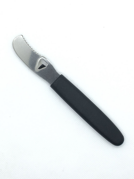 Coltello per sbucciare le arance e con incisore per ottenere strisce o spirali di buccia. In acciaio inox e manico in polipropilene atossico, perfettamente igienico. Lavabile in lavastoviglie Dimensioni: totali cm 16,5 x 2 - solo acciaio cm 6,5 x 2