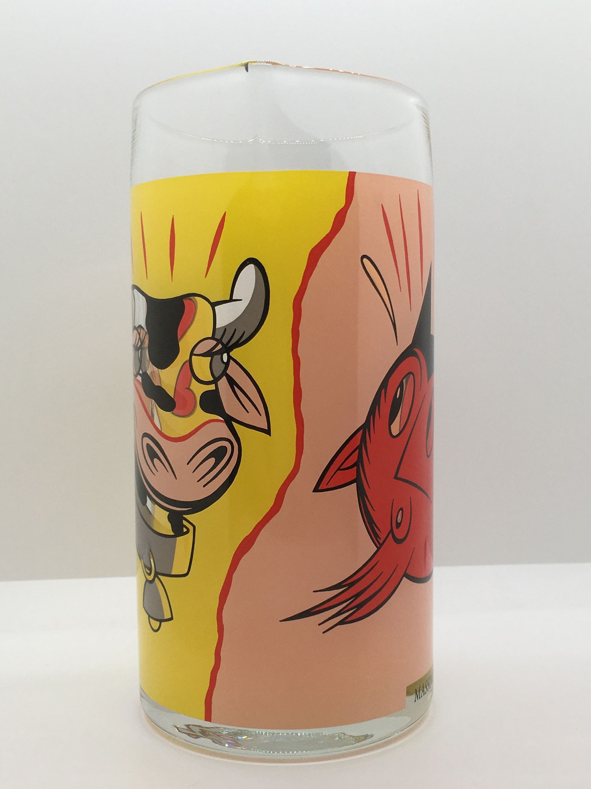 Caraffa in vetro progettata da Massimo Giacon con decoro "Cow Cow"&nbsp; di Ritzenhoff. Capacità:&nbsp; lt 1 Dimensioni massime: cm 17 x 20 h