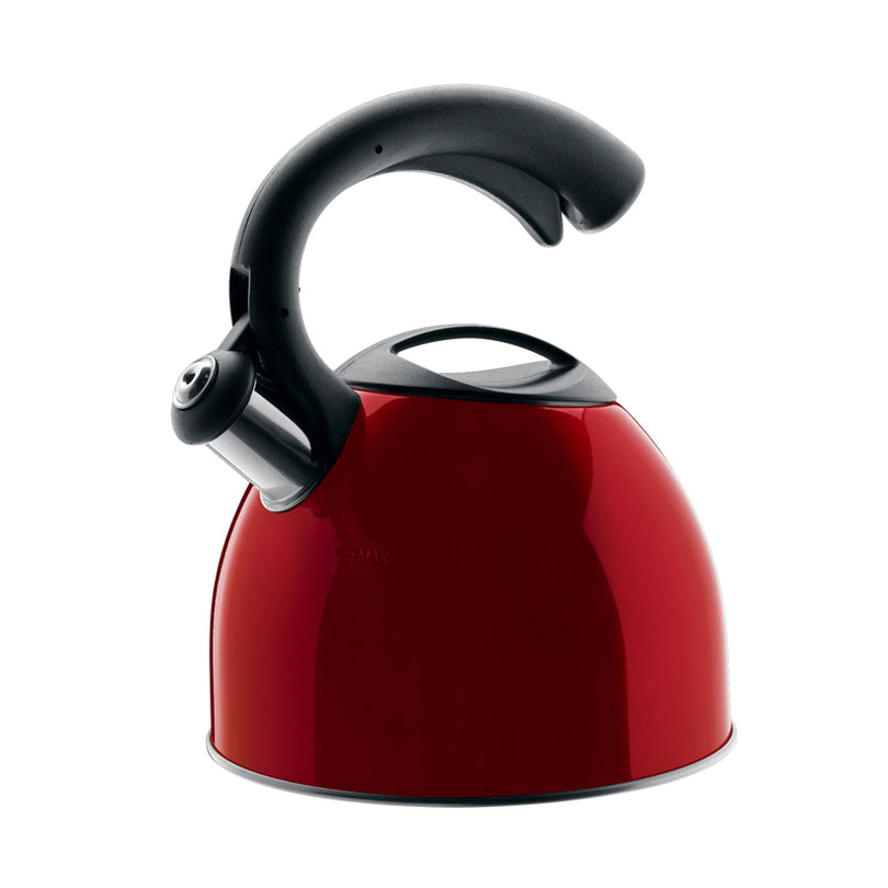 Bollitore in acciaio di colore rosso con fondo adatto anche per piani cottura ad induzione (dipende dal diametro minimo del piano cottura). Con manico termoisolante e fischio armonioso. Capacità massima per fare bollire l'acqua: 1,8 lt. Dimensioni cm 19,5 x 25. In negozio e online su tuttochic.live