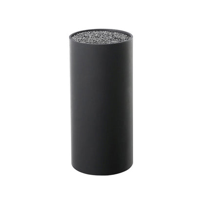 Ceppo portacoltelli di design di Zassenhaus ha un inserto di setole mobile invece di incavi rigidi. Può essere equipaggiato individualmente con coltelli con una lunghezza della lama fino a 20 cm. Dimensioni: Ø cm 11 x 22 h Peso: 1,175 kg Materiale: plastica. In negozio e online su tuttochic.live