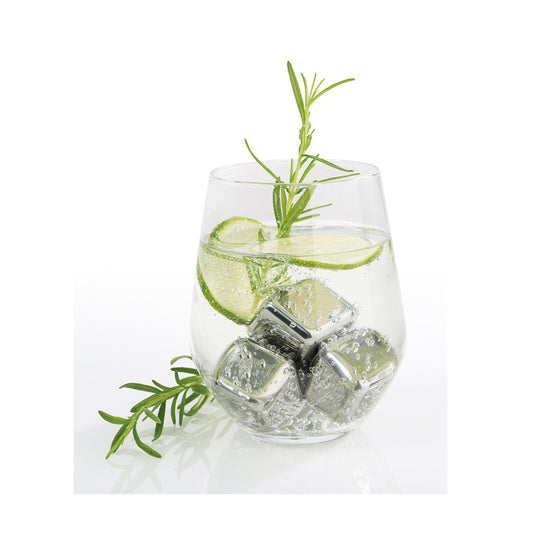 Confezione di 4 cubetti in acciaio inox con liquido refrigerante all'interno. Ideali per mantenere la bevanda perfettamente fresca, senza annacquarla. Da tenere in freezer per averli pronti all'occasione. Dimensioni singolo cubetto: cm 2,5 x 2,5 x 2,5. In negozio e online su tuttochic.live