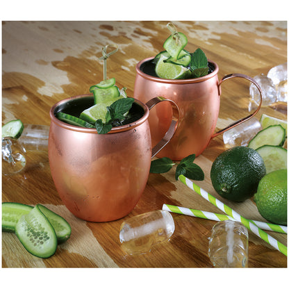 Un bicchiere in acciaio inox all'interno e placcato in rame lucido all'esterno, pensato per il cocktail Moscow Mule. Dimensioni: cm Ø 9,5 x 9,5 h - con manico cm 13,5 Capacità: 0,5 litri Peso: 0,15 kg Materiale: acciaio inossidabile, ramato Non adatto al lavaggio in lavastoviglie. In negozio e online su tuttochic.live