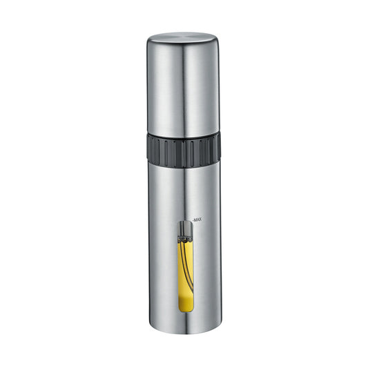 Lo spray permette di dosare la quantità esatta di olio per condire ed aromatizzare p. es. insalate, pasta, carne o pesce. Basta qualche rapida pressione per distribuire i condimenti in modo semplice, preciso e veloce, senza sporcare. Materiale Acciaio inox,Resina Dimensioni cm Ø5x19. In negozio e online su tuttochic.live