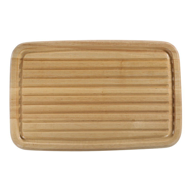 Tagliere lavorato a mano di alta qualitá. Realizzato in legno dell'albero della gomma, coltivato in modo sostenibile (foreste gestite). Pulire il tagliere solo con un panno umido e lasciarlo asciugare bene. Non metterlo a bagno. Non adatto per lavastoviglie. Dimensioni: cm 42 x 27,5. In negozio e online su tuttochic.live