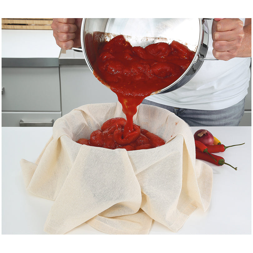 Il canovaccio filtrante KÜCHENPROFI, realizzato in cotone naturale, è un'aiutante indispensabile in cucina. Permette di chiarificare il brodo, di estrarre succhi o di preparare il latte vegano o formaggio fatto in casa. A prova di strappo e riutilizzabile. Lavabile a 60°C. In negozio e online su tuttochic.live