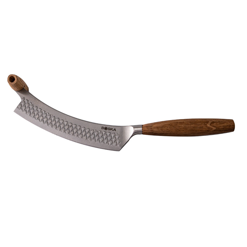 Il coltello formaggio è ideale per tagliare con facilità sia i formaggi freschi, che stagionati con crosta dura. La forma curva della lama consente di tagliare qualsiasi tipo di formaggio sul tagliere. Lavarlo a mano, non adatto al lavaggio in lavastoviglie. Dimensioni: cm 27,5 x 5. In negozio e online su tuttochic.live