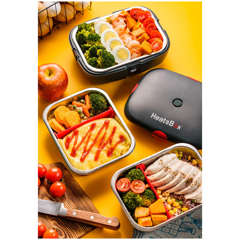 HeatsBox è un lunchbox riscaldante (fino a 85°C) ed intelligente, dotato della tecnologia di riscaldamento multi-lato brevettata. Questa tecnologia consente di riscaldare il vostro piatto o anche di tostare un panino croccante in pochi minuti. Dimensioni: mm 222 x 166 x 78. In negozio e online su tuttochic.live