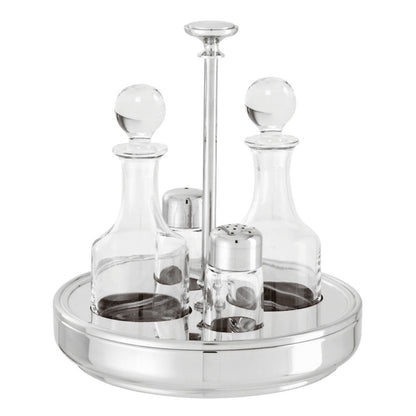 Set olio, aceto, sale e pepe con cestello rotondo in acciaio argentato e cristallo della collezione Elite di Sambonet. Provvedere ad una lucidatura con l’ausilio di specifici prodotti per l'argento. Dimensioni: Altezza: 20,50 cm Diametro: 19,00 cm Peso dell'articolo: 1,56 kg. In negozio e online su tuttochic.live