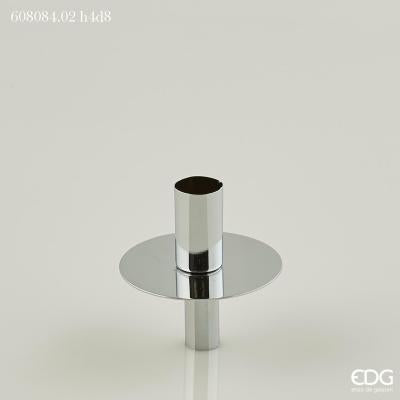 Portacandela disco con innesto, in metallo di colore argento lucido. Trasforma qualsiasi bottiglia, contenitore con bocca stretta in un candeliere. Sul disco del portacandela si può inserire una corona girocandela. Dimensioni: cm 8 x 8 h ( in bottiglia 8 x 4 h). In negozio e online su tuttochic.live
