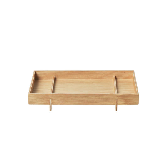 Il semplice e funzionale vassoio ABENTO è ideale per l'uso in cucina, in bagno, nell'area benessere, in ufficio o ovunque sia necessario un vassoio. Quando il vassoio non viene utilizzato per servire, è particolarmente adatto per la decorazione. Dimensioni: cm 50 x 30 x 8,5 h. In negozio e online su tuttochic.live