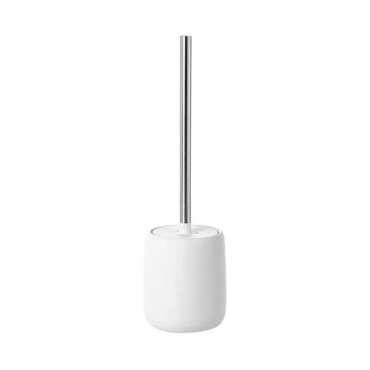 Portascopino e scopino per WC in ceramica opaca bianca con manico in acciaio inox lucido collezione SONO di Blomus.