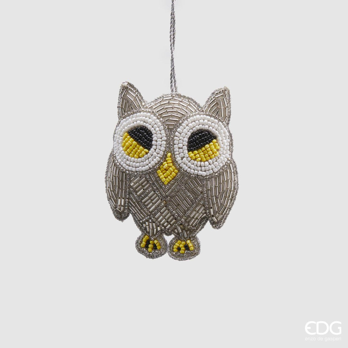 Decoro Gufo in tessuto con perline di colore bianco e argento. Dimensioni: cm 8 x h 9. In negozio e online su tuttochic.live