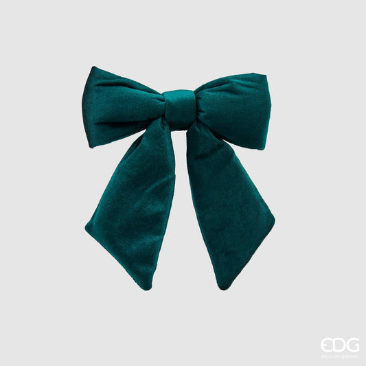Fiocco in velluto medio di colore verde scuro. Ideale anche come puntale per albero o decorare una ghirlanda. Dimensione: cm 22 x 26 h. In negozio e online su tuttochic.live