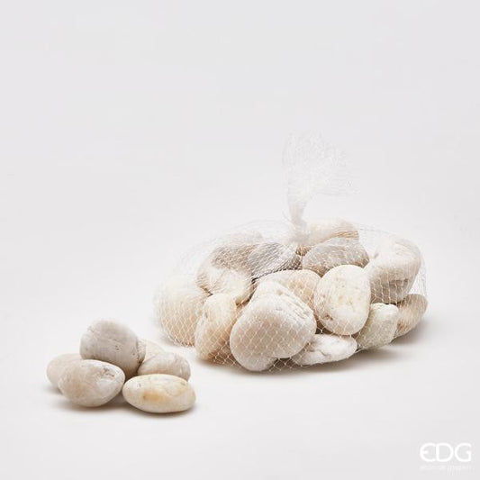 Sacchetto di pietre decorative bianche. Quantità: 1 kg - Dimensioni: 2-4 cm. In negozio e online su tuttochic.live
