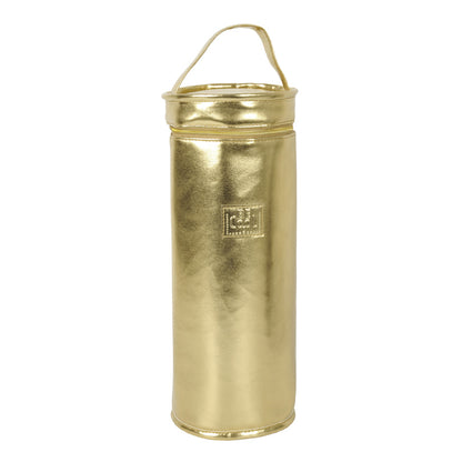 Le borse firmate BEE CooL sono ideali per calde giornate estive, picnic, in spiaggia o lunghe giornate di shopping. Pratica borsa per bottiglie di champagne che mantiene il vino freddo per un tempo estremamente lungo. Capacità 2 litri, colore oro. Dimensioni: cm Ø13x33h 