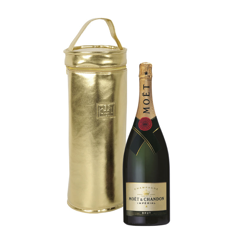 Le borse firmate BEE CooL sono ideali per calde giornate estive, picnic, in spiaggia o lunghe giornate di shopping. Pratica borsa per bottiglie di champagne che mantiene il vino freddo per un tempo estremamente lungo. Capacità 2 litri, colore oro. Dimensioni: cm Ø13x33h 