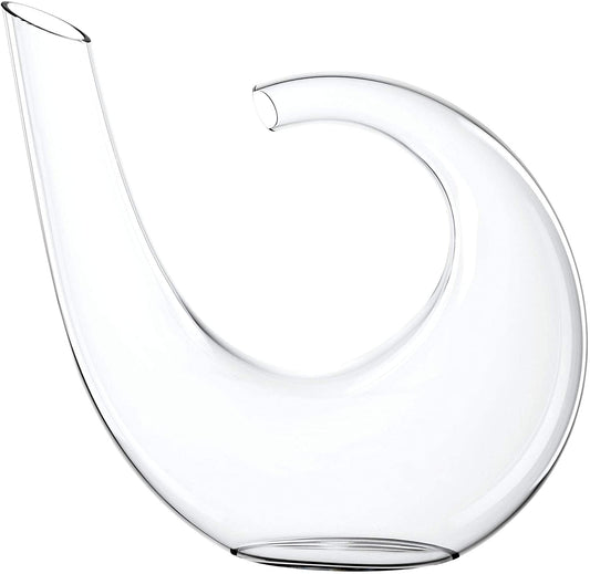 Decanter da vino fatto a mano in vetro cristallino modello Highline di Spiegelau a forma curva.