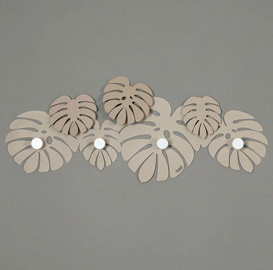 Appendiabiti da parete in metallo di colore beige. Dimensioni : cm. 75 x 24H. In negozio e online su tuttochic.live