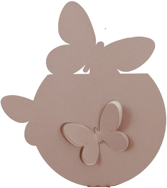 Porta umidificatore a forma di farfalle in metallo verniciato di colore beige. Il contenitore del porta umidificatori può essere usato in vari modi: ad esempio fuori stagione anche come contenitore da parete per mestoli o come portafiori da parete. Dimensione: 24x5px24H. In negozio e online su tuttochic.live