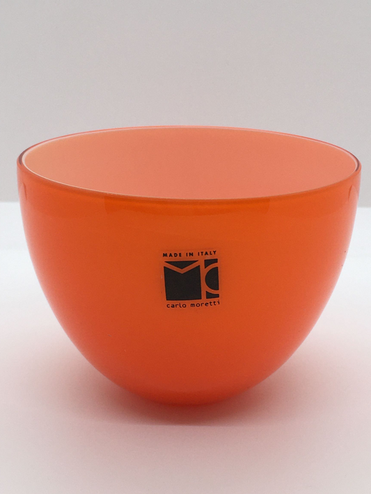 Coppetta in pasta vitrea di Murano bicolore, soffiata a bocca e rifinita a mano. EDIZIONE LIMITATA Dimensioni: diametro 97 mm, altezza 68 mm.