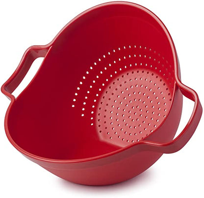 Colapasta in plastica, con robuste maniglie facile e comodo da utilizzare grazie alla forma che permette al colapasta di stare in piedi da solo senza oscillare. Scola-Scuoti-Versa e Servi.  In negozio e online su tuttochic.live