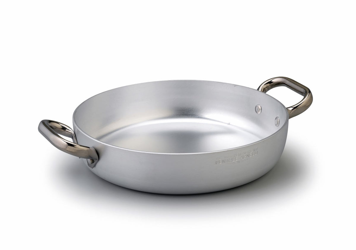 Tegame in alluminio per induzione con due maniglie inox. Arrostire - Brasare - Stufare Il tegame è in tipo di strumento usato in cucina, affine alla casseruola bassa. E' caratterizzato da: fondo ampio, pareti non molto alte, due manici e può essere dotato di coperchio. In negozio e online su tuttochic.live