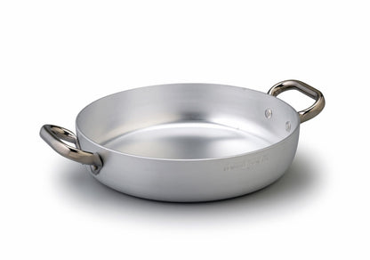 Tegame in alluminio per induzione con due maniglie inox. Arrostire - Brasare - Stufare Il tegame è in tipo di strumento usato in cucina, affine alla casseruola bassa. E' caratterizzato da: fondo ampio, pareti non molto alte, due manici e può essere dotato di coperchio. In negozio e online su tuttochic.live