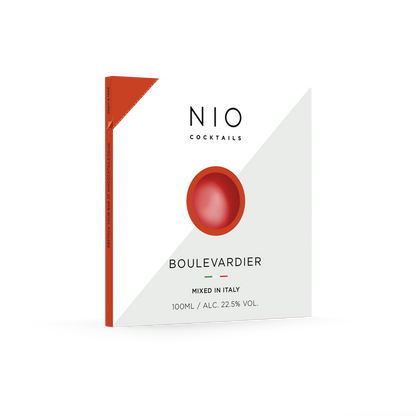 Cocktail Boulevardier Il Bulleit Bourbon aggiunge un ricco calore a questo sofisticato cocktail agrodolce. I cocktail NIO sono creati su ricetta di Patrick Pistolesi, miscelati artigianalmente in Italia con i migliori spirit e confezionati in packaging di design 100% riciclabile. In negozio e online su tuttochic.live