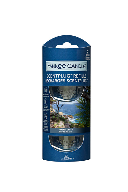 Ricarica per profumatore elettrico. Fragranza Bayside Cedar - Questa è una fragranza Fresca e Pulita. Una passeggiata lungo un sentiero nella foresta subito dopo la pioggia, con note rinfrescanti ispirate al pompelmo, ai fiori di mandarino e alla calda ambra che riempiono l'aria. In negozio e online su tuttochic.live