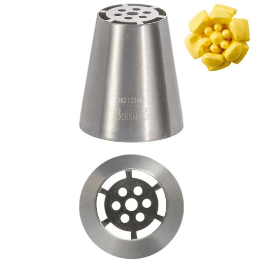 Bocchetta N. 92 a fiore per sac a poche realizzato in un unico pezzo in acciaio inox, ideale per creare decorazioni artistiche su cupcake, crostate e pasticcini. Dimensioni: 3,0 x 3,0 x 4,0 cm, foro di uscita Ø 23 mm. In negozio e online su tuttochic.live