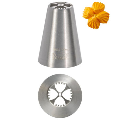 Bocchetta N. 104 di design per sac a poche realizzato in un unico pezzo in acciaio inox, ideale per creare decorazioni artistiche su cupcake, crostate e pasticcini. Dimensioni: 3,0 x 3,0 x 4,1 cm, foro di uscita Ø 17 mm. In negozio e online su tuttochic.live