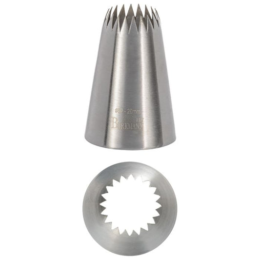 Bocchetta N. 62 a stella francese per sac a poche realizzato in un unico pezzo in acciaio inox, ideale per creare decorazioni artistiche su cupcake, crostate e pasticcini. Dimensioni: 3,5x3,5x5,3 cm, foro di uscita Ø 20 mm. In negozio e online su tuttochic.live