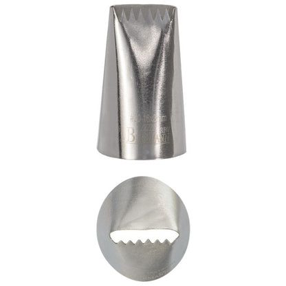 Bocchetta N. 30 a foro tondo per sac a poche realizzato in un unico pezzo in acciaio inox, ideale per creare decorazioni artistiche su cupcake, crostate e pasticcini. Dimensioni: 2,5x2,5x3,8 cm, foro di uscita Ø 16x2 mm. In negozio e online su tuttochic.live