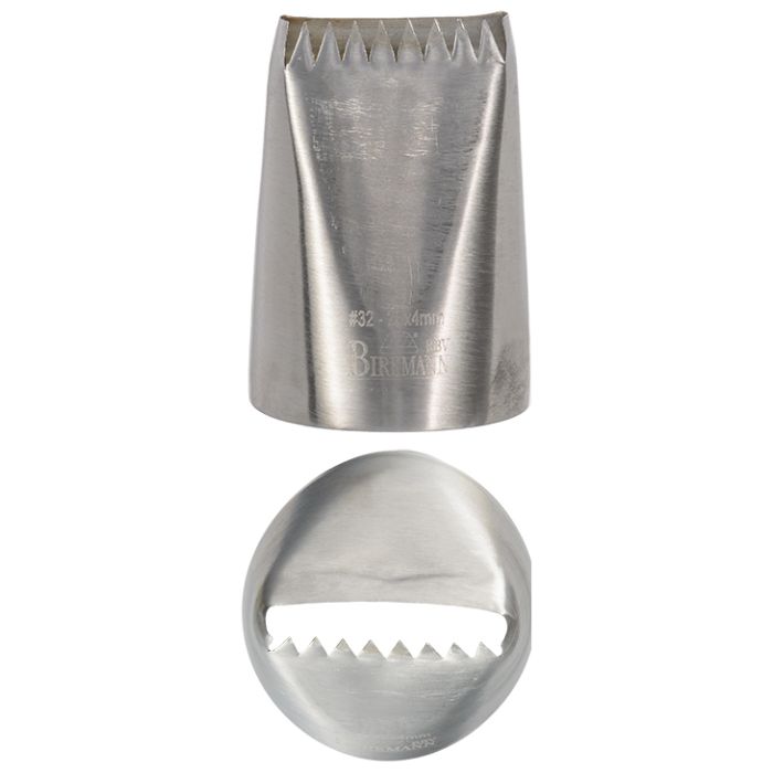Bocchetta N. 32 a foro tondo per sac a poche realizzato in un unico pezzo in acciaio inox, ideale per creare decorazioni artistiche su cupcake, crostate e pasticcini. Dimensioni: 3,5x3,5x4,7 cm, foro di uscita Ø 28x4 mm. In negozio e online su tuttochic.live 