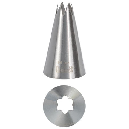 Bocchetta N. 15 a stella per sac a poche realizzato in un unico pezzo in acciaio inox, ideale per creare decorazioni artistiche su cupcake, crostate e pasticcini. Dimensioni: 2,4 x 2,4 x 4,9 cm, Ø 11 mm. In negozio e online su tuttochic.live