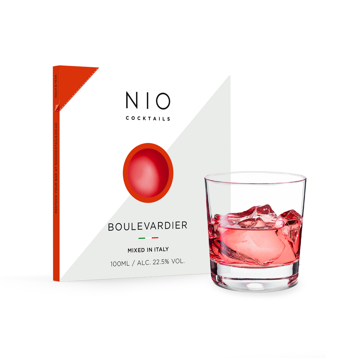 Cocktail Boulevardier Il Bulleit Bourbon aggiunge un ricco calore a questo sofisticato cocktail agrodolce. I cocktail NIO sono creati su ricetta di Patrick Pistolesi, miscelati artigianalmente in Italia con i migliori spirit e confezionati in packaging di design 100% riciclabile. In negozio e online su tuttochic.live