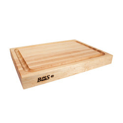 Tagliere in acero nordico cm: 50 x 38 x 6. Impugnature laterali incavate Sicuro per tutte le preparazioni alimentari Rifinito con cera d'api Peso: 20 Kg. In negozio e online su tuttochic.live