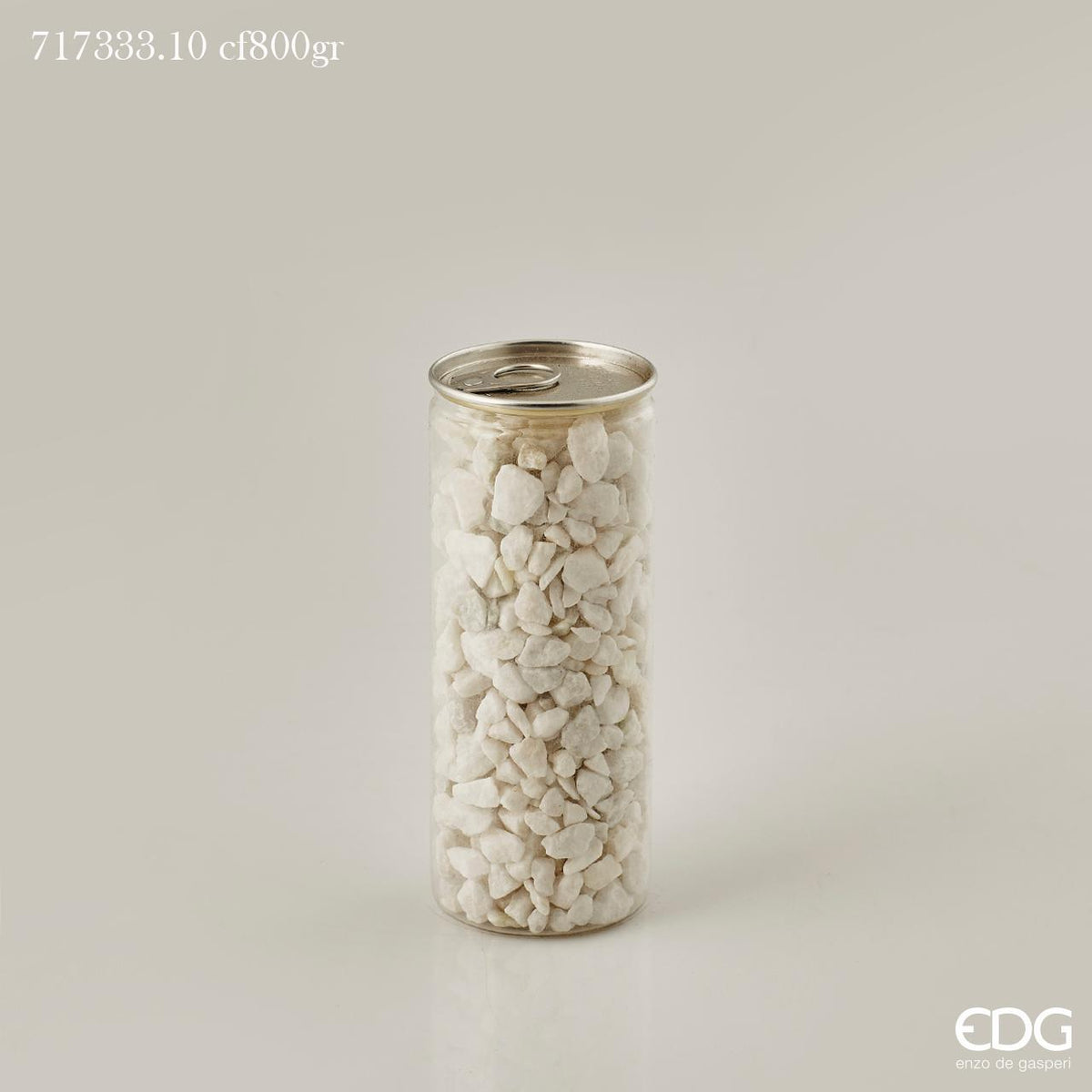 Ghiaia grossa in confezione da 800 gr. Solo uso decorativo, non è un giocattolo. Tenere fuori dalla portata dei bambini. In negozio e online su tuttochic.live