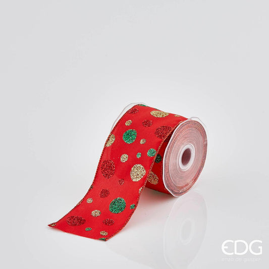 Nastro in tessuto rosso decorato con pois colorati con glitter, bordi modellabili grazie al filo in metallo che facilita la creazione di bellissimi fiocchi, coccarde e decorare alberi di Natale a piacere. Rotolo da 10 metri, nastro largo 60 mm. In negozio e online su tuttochic.live