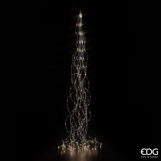 Cascata di 600 luci microled cavo argento luce calda. Lunghezza : h 3 mt (20 fili con 30 microled). Uso interno Consumo totale: 8,4 W. Durata 15000 ore. In negozio e online su tuttochic.live