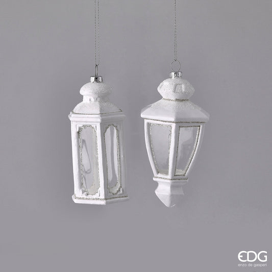 Decoro natalizio a forma di lanterna in vetro di colore bianco 2 modelli assortiti cm 15. In negozio e online su tuttochic.live