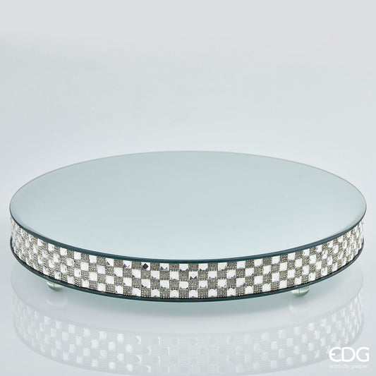Alzata a specchio con bordo decorato di strass e gemme in acrilico. Ideale per servire dolcetti o come base per evidenziare oggetti. Diametro: cm 41, altezza cm 7. In negozio e online su tuttochic.live