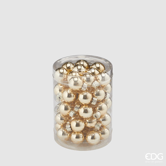 Confezione cilindrica trasparente contenente 50 mini palline di Natale in vetro soffiato color oro lucido specchiato, diametro 2 cm, firmate EDG Enzo De Gasperi.