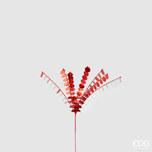 Ramo in metallo e pvc di colore rosso lucido cm 51. Inserito tra i rami dell'albero di Natale o in una composizione di fiori, questo rametto dà volume e un aspetto più raffinato. In negozio e online su tuttochic.live