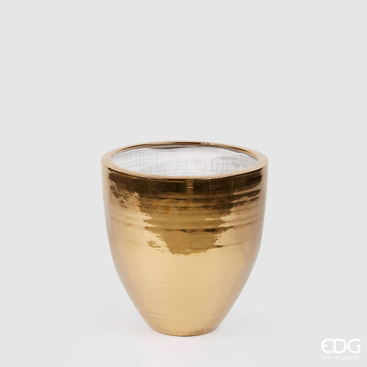 Caspò in ceramica di colore oro lucido. Dimensioni: diametro cm 43, altezza cm 45. Complementi d'arredo che abbelliscono i tuoi ambienti con un tocco di eleganza in negozio e online su tuttochic.live