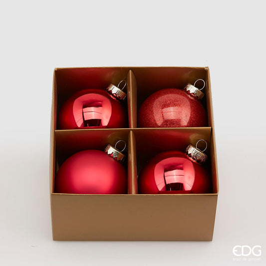 Confezione di 4 palline in vetro di colore rosso (2 lucide, 1 opaca e 1 glitterata) con diametro di 8 cm. In negozio e online su tuttochic.live