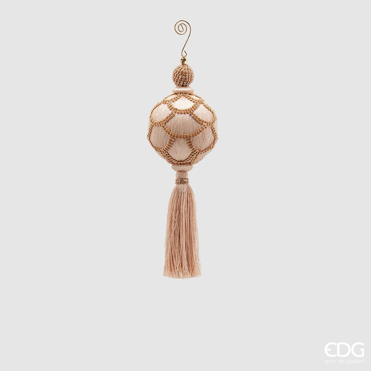 Decoro palla in tessuto rosa decorato con strass e nappa. Dimensioni: ø 10, h 28. In negozio e online su tuttochic.live
