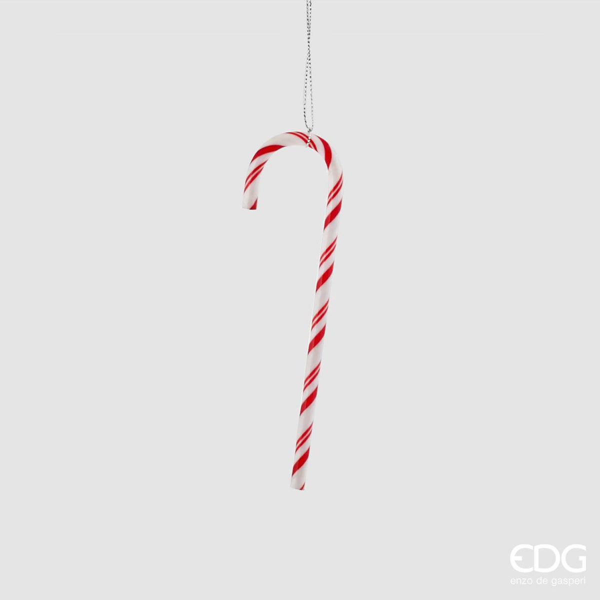 Decoro per albero di Natale in plastica colorata a forma di bastoncino di zucchero. Dimensioni: cm 15. In negozio e online su tuttochic.live